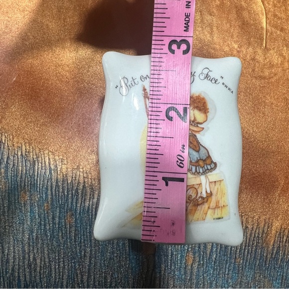 Vintage Holly Hobbie Porcelain Trinket Box Put on a Happy Face Japan - Picture 10 of 13